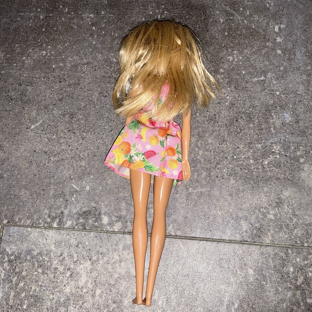 Mattel Barbie Blonde Hair Blue Eyes Pink Fruit Dress Camera Pineapple Lemon - Picture 3 of 3